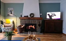 Au Pied Du Chateau